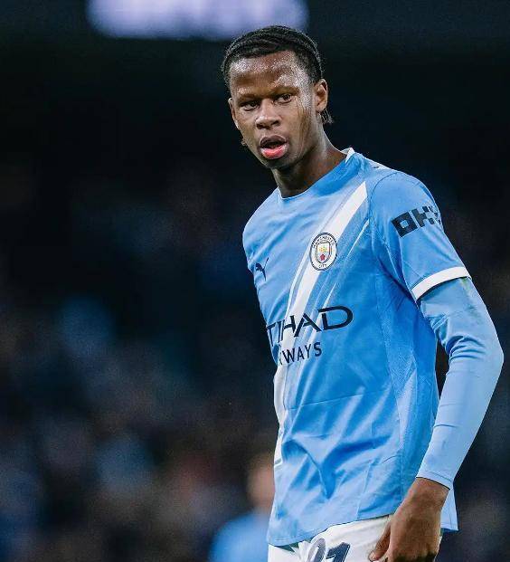 10-1！曼城轮换阵容血洗英甲队，瓜迪奥拉的赌博式调整背后藏了什么？